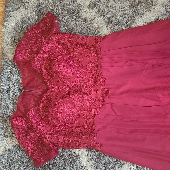 Formal Dress - Picture 2 of 4